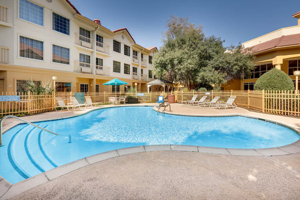 La Quinta Inn & Suites by Wyndham Dallas - Addison Galleria