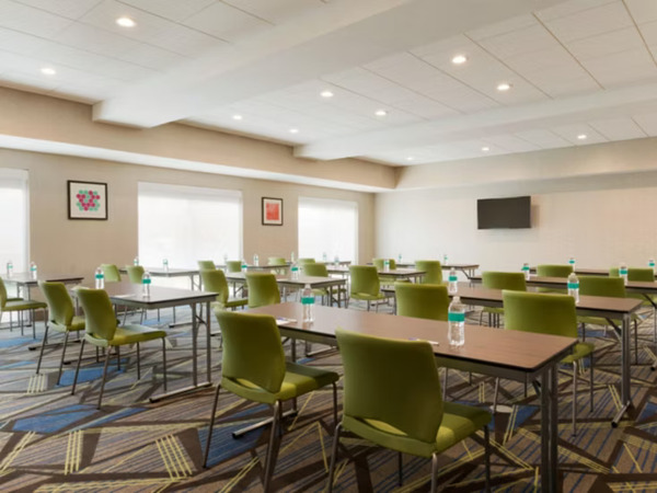 Holiday Inn Express & Suites Cincinnati NE - Redbank Road, OH
