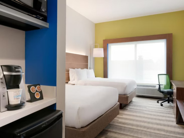 Holiday Inn Express & Suites Cincinnati NE - Redbank Road, OH