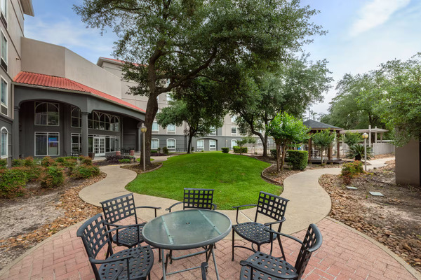La Quinta Inn & Suites by Wyndham Houston Bush IAH South
