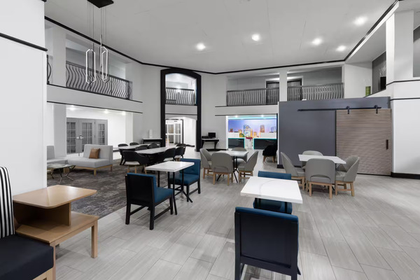 La Quinta Inn & Suites by Wyndham Houston Bush IAH South