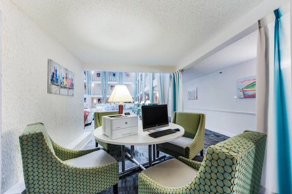 The Blu Hotel, Blue Ash