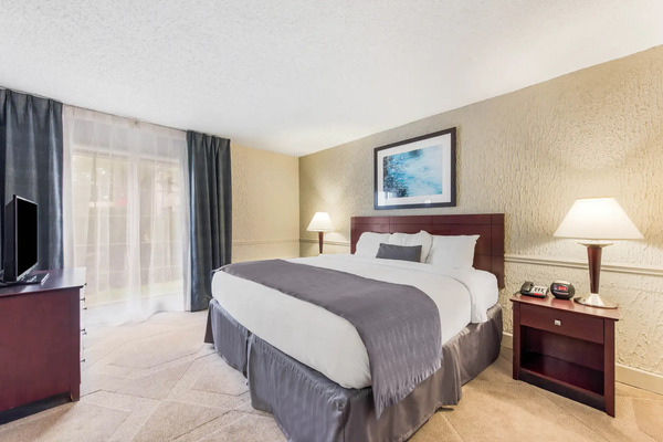 The Blu Hotel, Blue Ash