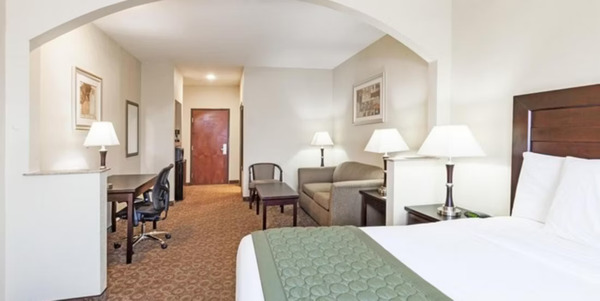 Grander Inn & Suites