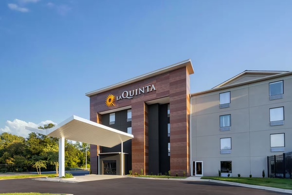 La Quinta Inn & Suites by Wyndham Memphis I-240-