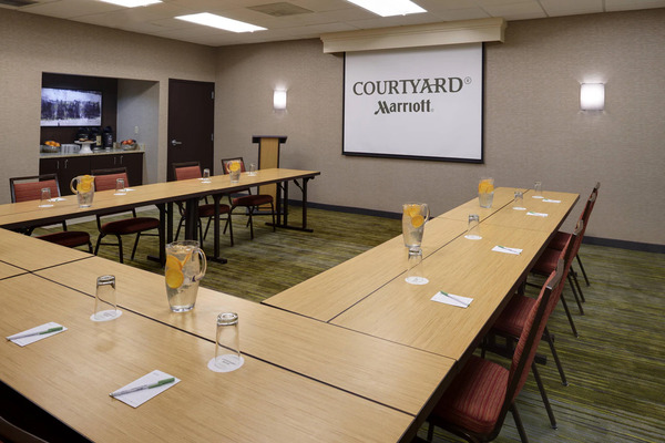 Courtyard by Marriott Indianapolis Airport