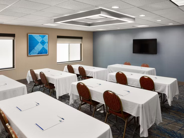 Holiday Inn Express & Suites Cherry Hills Omaha