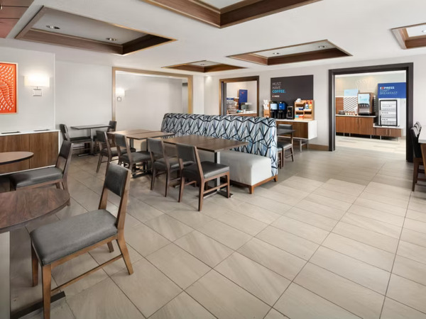 Holiday Inn Express & Suites Cherry Hills Omaha