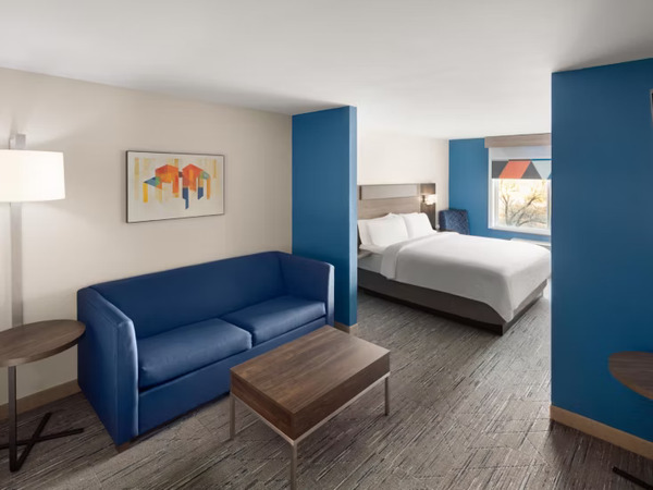 Holiday Inn Express & Suites Cherry Hills Omaha