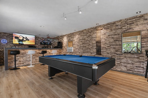 Lounge & Karaoke Bar