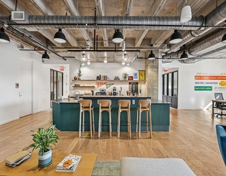 Common Desk - Travis Park Plaza