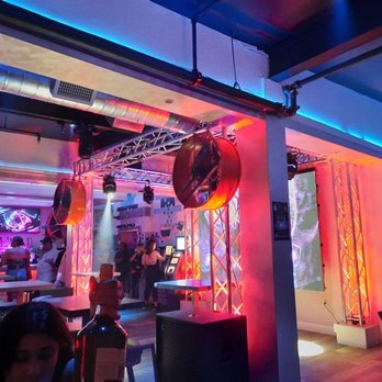 THE LUXURY BOX CLUB * ROOFTOP * BAR * CAFE BX & NJ