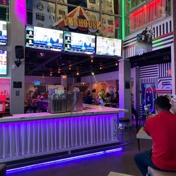 THE LUXURY BOX CLUB * ROOFTOP * BAR * CAFE BX & NJ