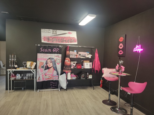 The Glitz & Glam of Art