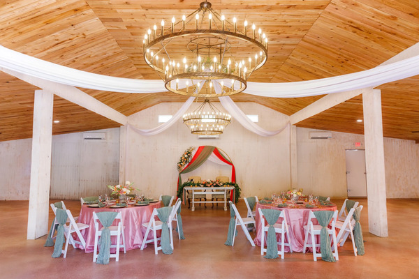 12 Oaks Hill Country Venue
