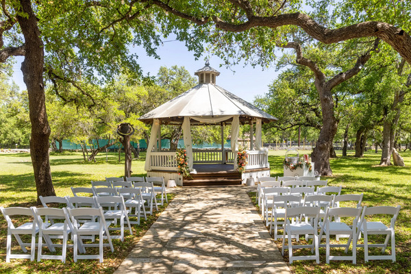 12 Oaks Hill Country Venue