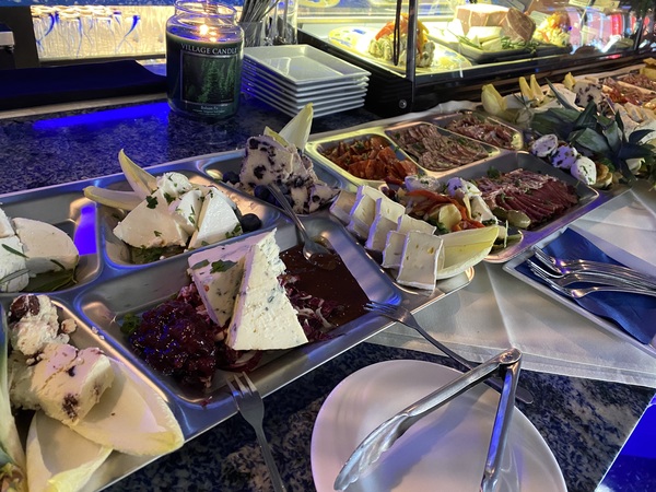 Storm King Lounge and Fare