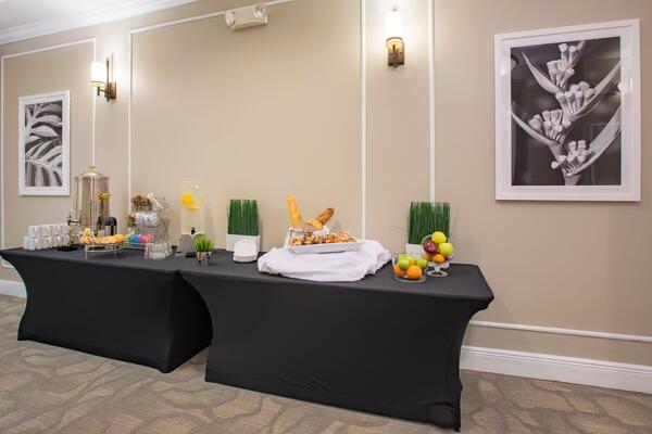 The Point Hotel & Suites