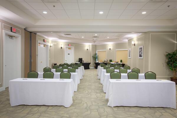 The Point Hotel & Suites