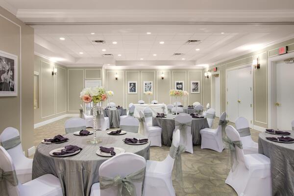 The Point Hotel & Suites