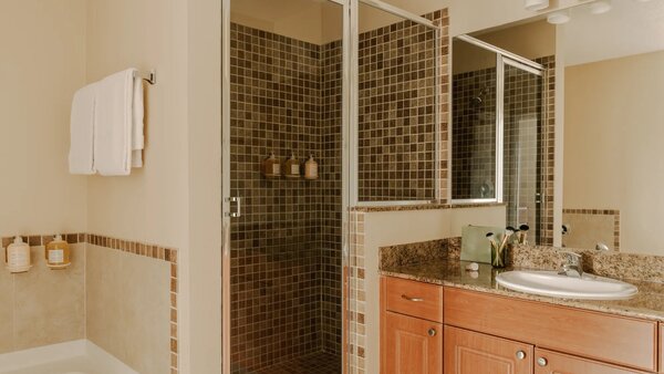 The Point Hotel & Suites