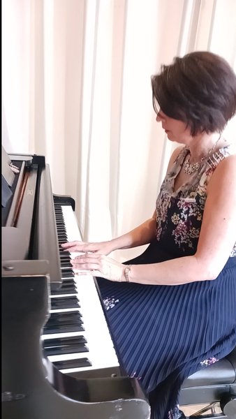 Jennifer Smele, Wedding & Event Pianist