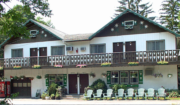 Crystal Brook Mountain Brauhaus Resort