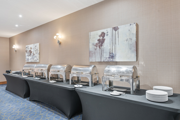 Sandman Signature Mississauga Hotel