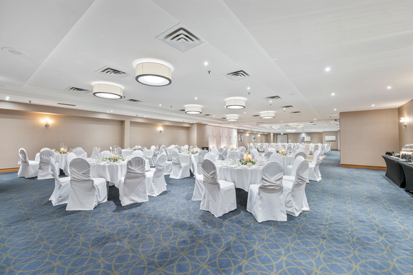 Sandman Signature Mississauga Hotel