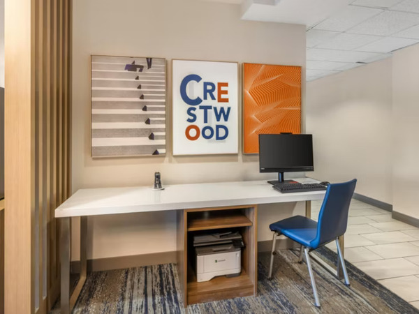 Holiday Inn Express Crestwood