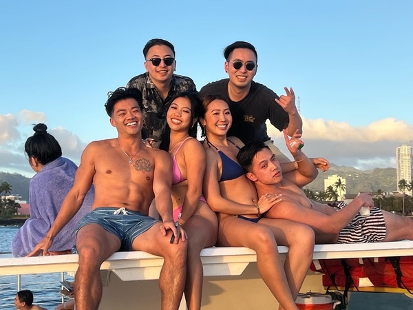 Aukai Catamaran        Your party - Your way!