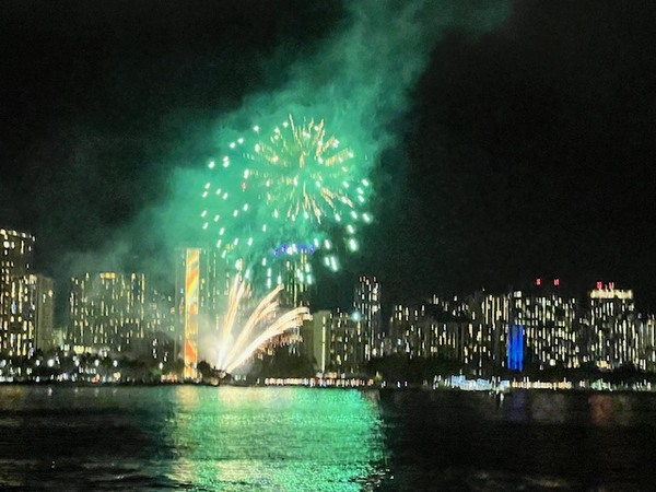 Aukai Catamaran        Your party - Your way!