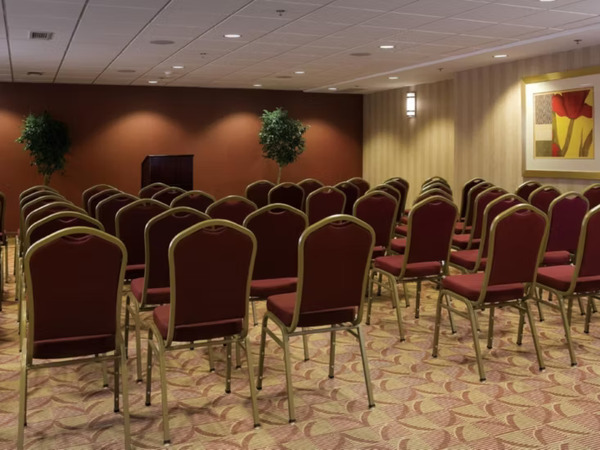 Holiday Inn and Suites Charlottesville/Ruckersville