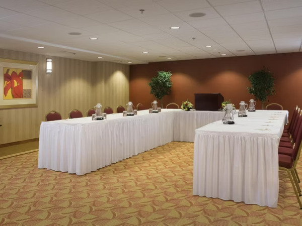 Holiday Inn and Suites Charlottesville/Ruckersville