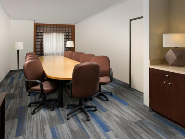 Holiday Inn and Suites Charlottesville/Ruckersville