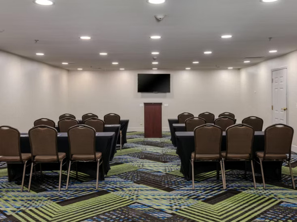 Holiday Inn Express Alpharetta - Roswell