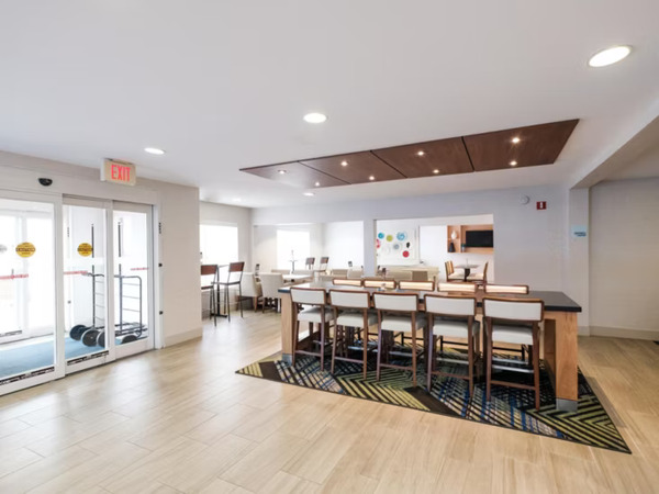 Holiday Inn Express Alpharetta - Roswell