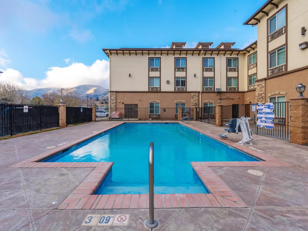 Holiday Inn Express & Suites Frazier Park