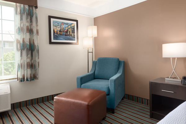 La Quinta Inn & Suites by Wyndham Bakersfield North