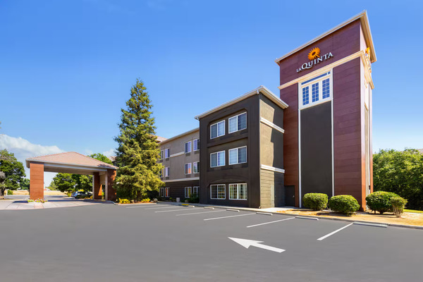 La Quinta Inn & Suites by Wyndham Bakersfield North