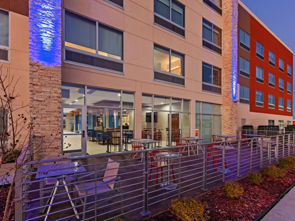 Holiday Inn Express & Suites Tulsa West - Sand Springs