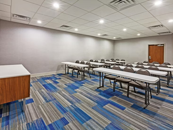 Holiday Inn Express & Suites Tulsa West - Sand Springs