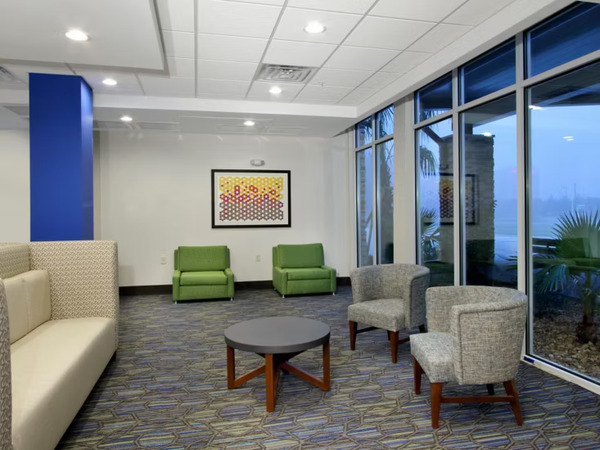 Holiday Inn Express & Suites Columbus North