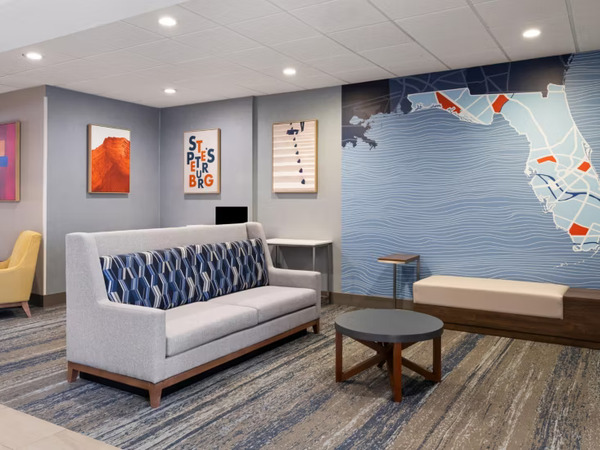 Holiday Inn Express & Suites St. Petersburg North I-275