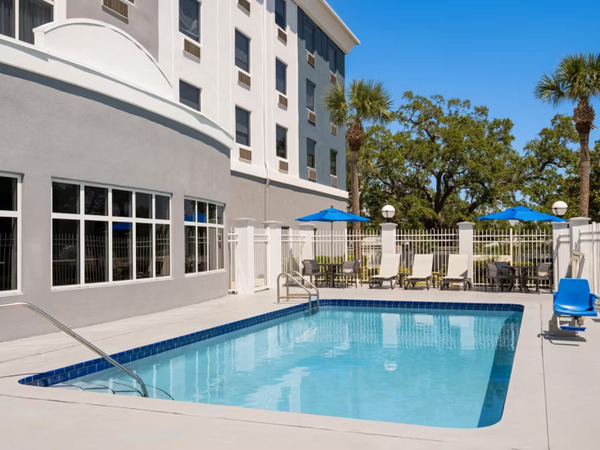 Holiday Inn Express & Suites St. Petersburg North I-275