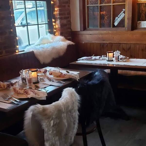 Captain Daniel Packer Inne