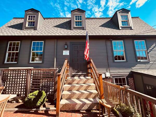 Captain Daniel Packer Inne