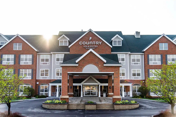 Country Inn & Suites By Carlson, Milwaukee-West, WI
