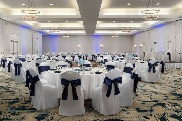 DoubleTree by Hilton Hotel Norfolk Airport