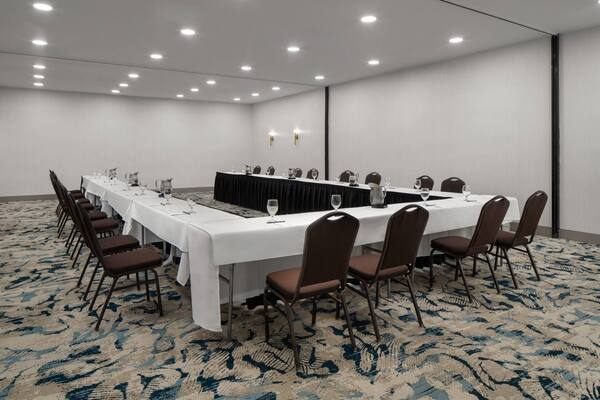 DoubleTree by Hilton Hotel Norfolk Airport